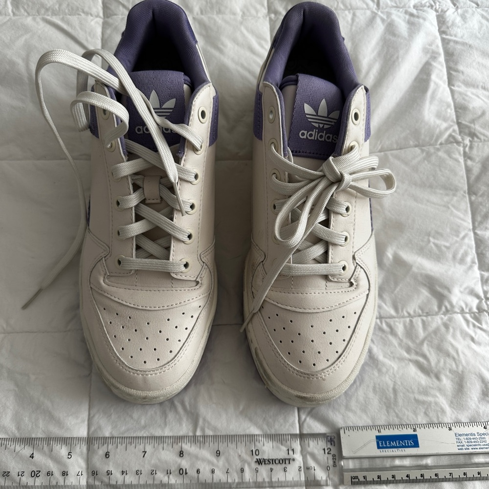 Adidas brand new   Size 8